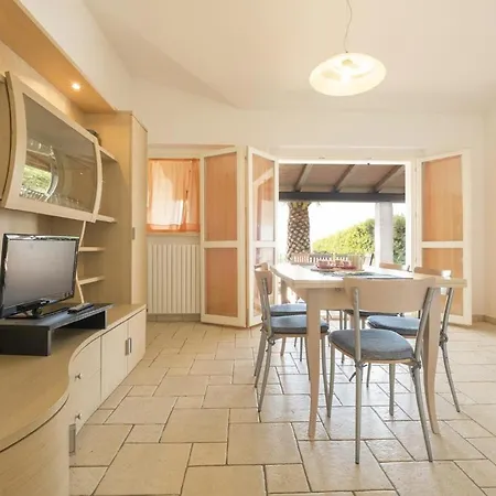 452 - Al Taunus Con Portico, Giardino E Bellissima Vista Mare